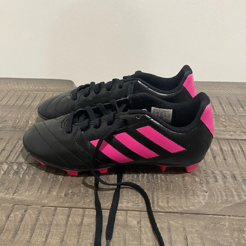 Adidas soccer cleats - Picture 1 of 3